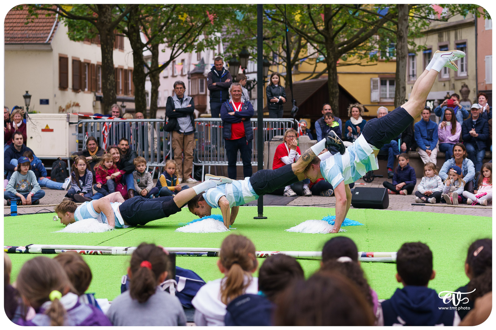 LEAGUE AND LEGEND (15FEET6)